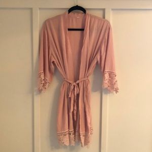Ballet pink light linen and lace 1/4 sleeve short belted robe. O/S